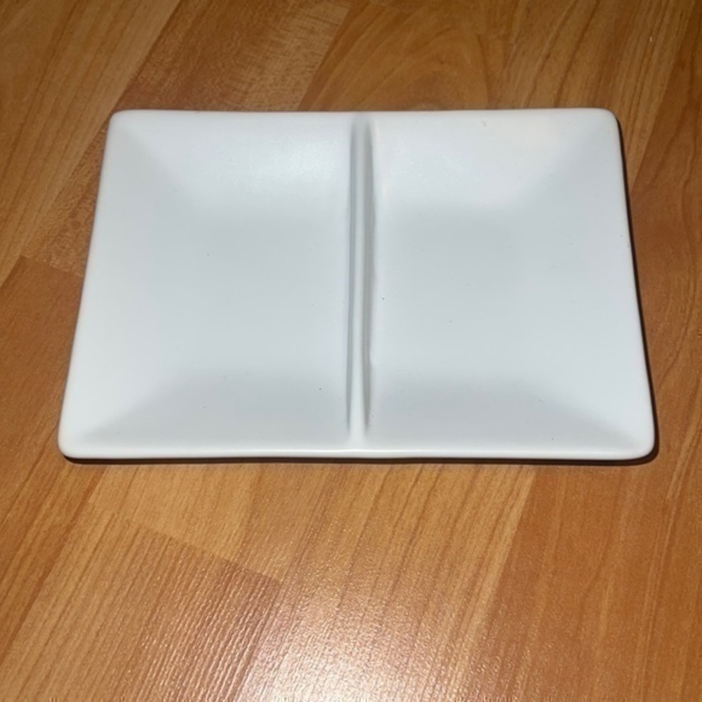 White 2 sided chantal dish‎